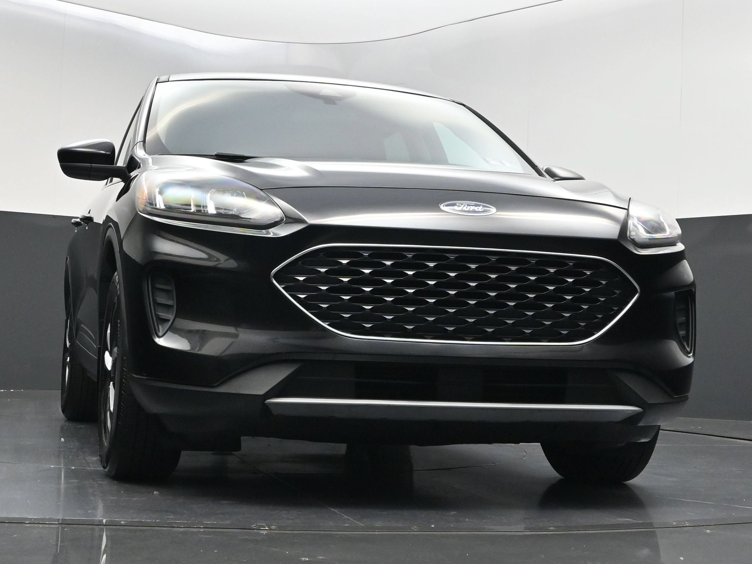 Used 2020 Ford Escape SE FWD image 38