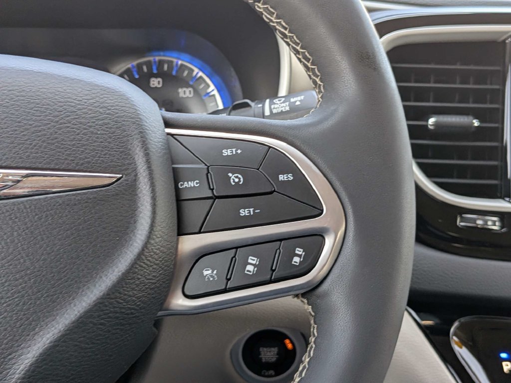 Used 2022 Chrysler Pacifica Touring-L FWD image 26