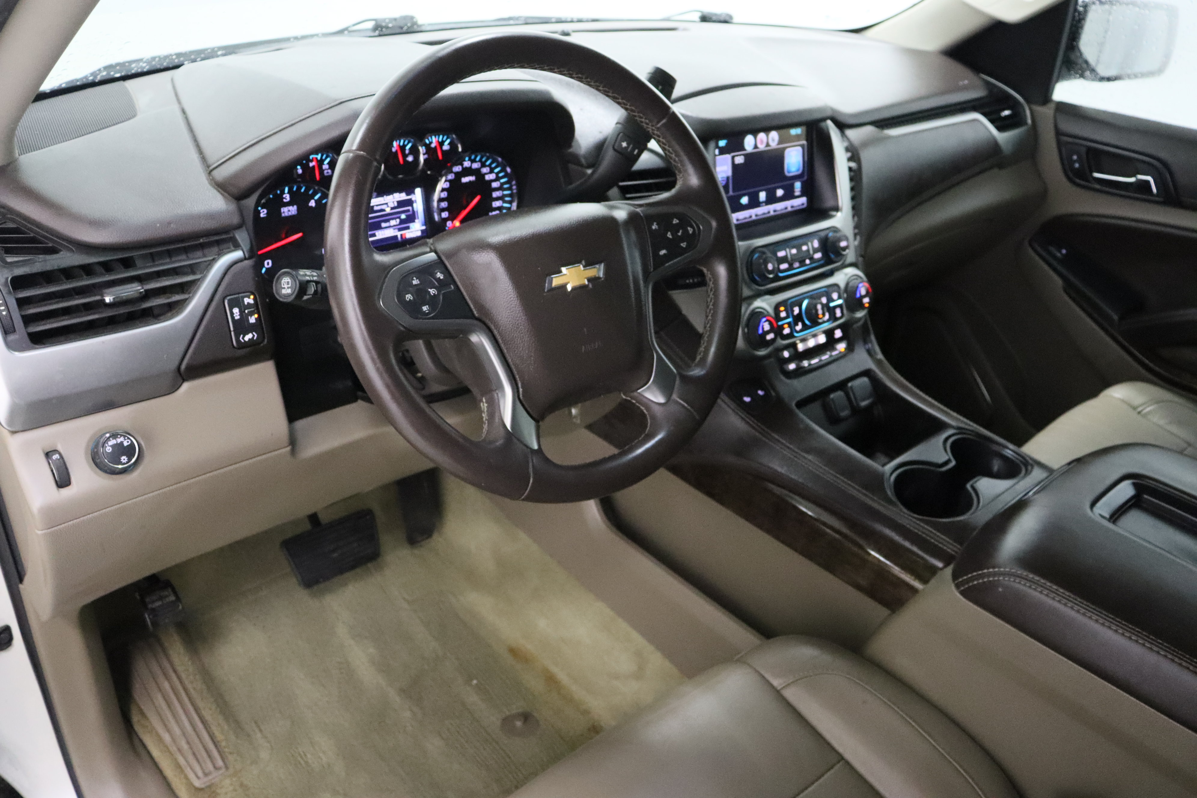 Used 2015 Chevrolet Suburban LT RWD image 13