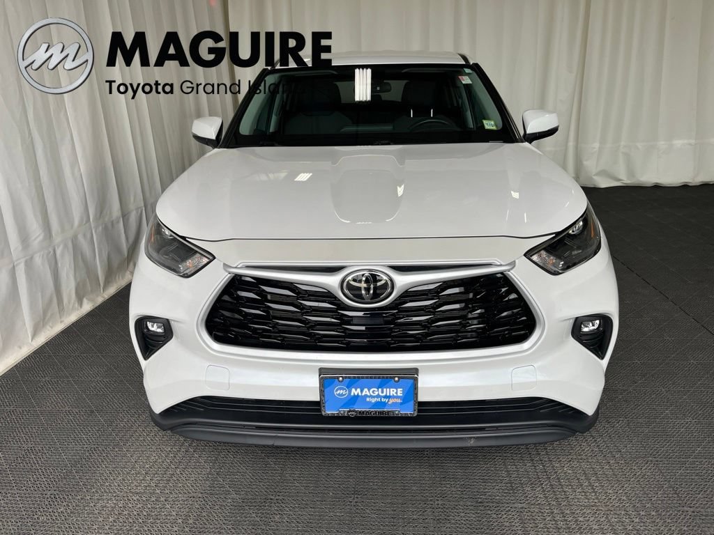 Used 2024 Toyota Highlander LE FWD image 33