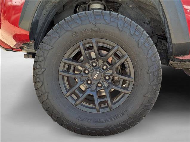 Used 2018 Toyota Tacoma TRD Off-Road w/ Technology Package AWD/4WD image 9