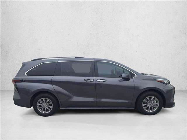Certified 2025 Toyota Sienna XLE w/ XLE Plus Package FWD image 4