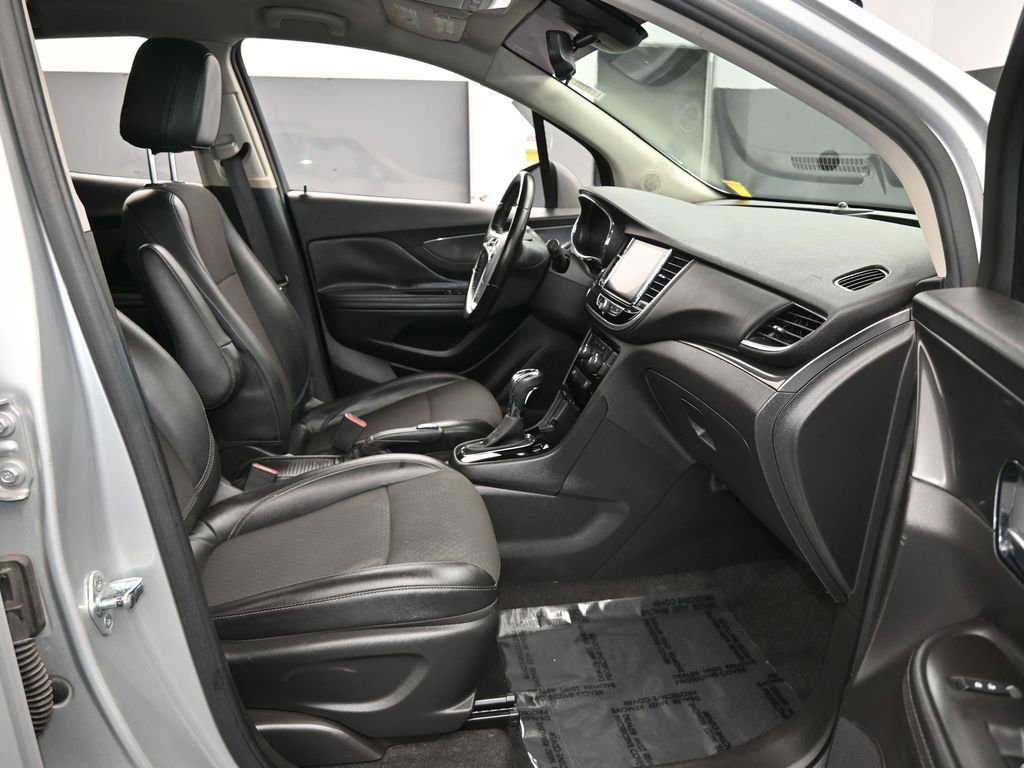 Used 2020 Buick Encore Preferred image 42