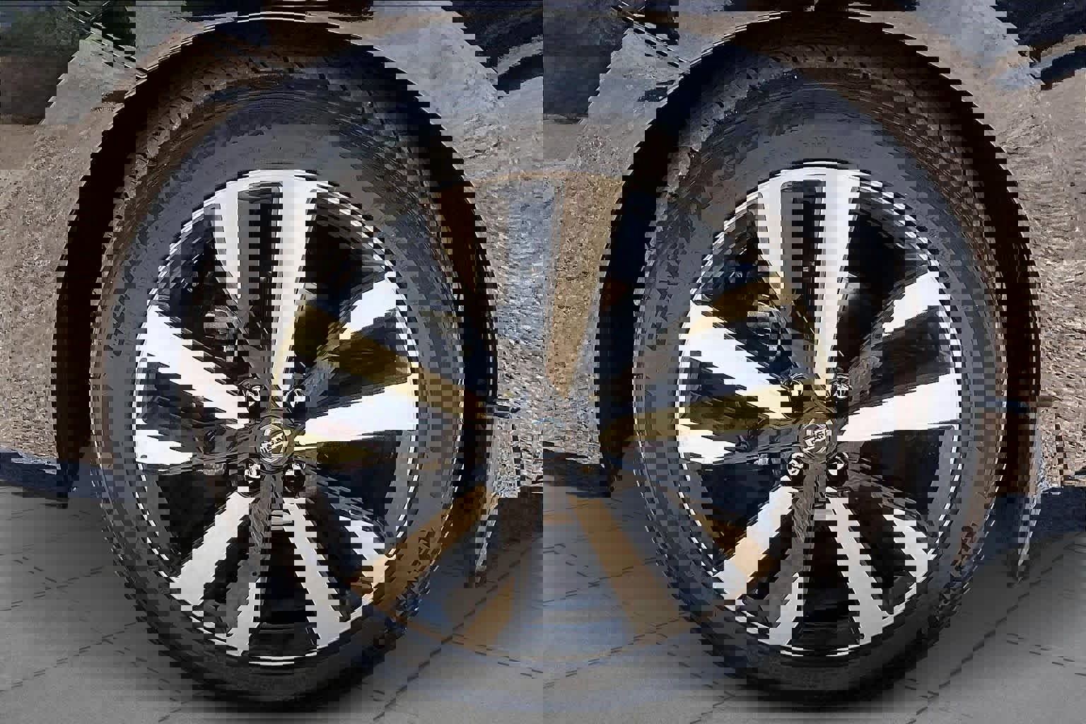 Used 2021 Nissan Versa SR w/ Convenience Package image 11