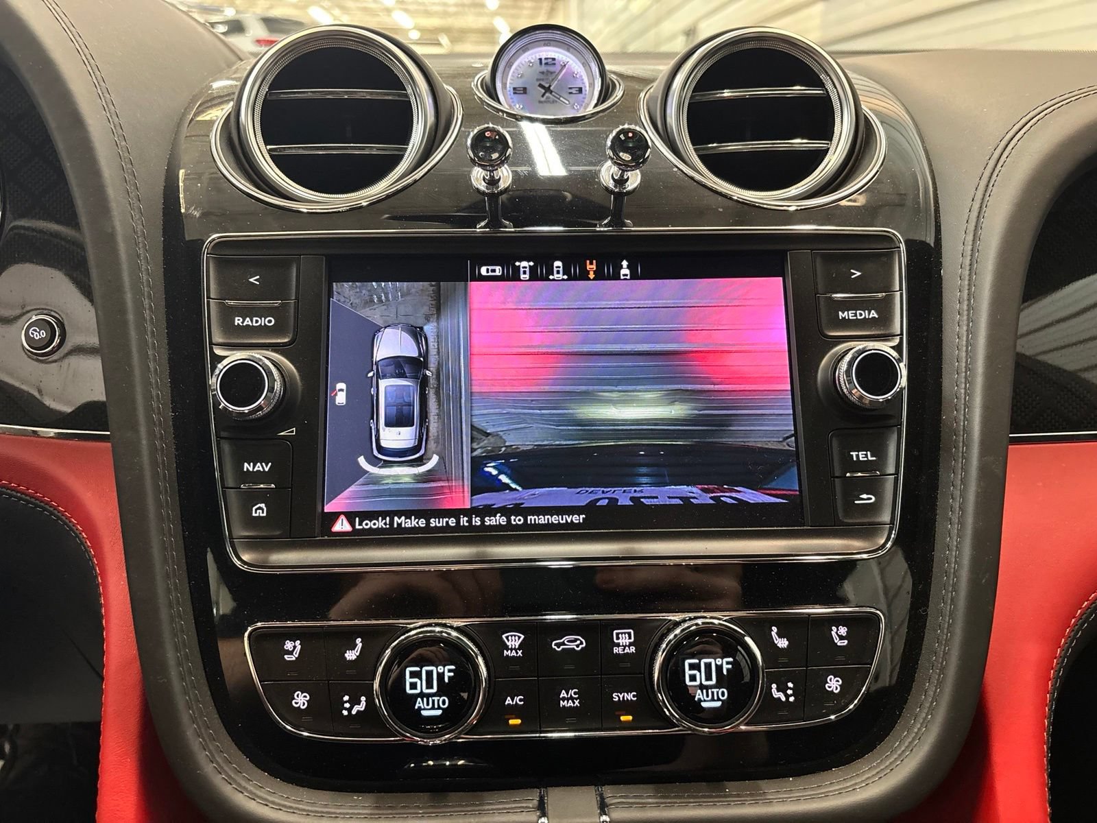 Used 2020 Bentley Bentayga AWD/4WD image 19