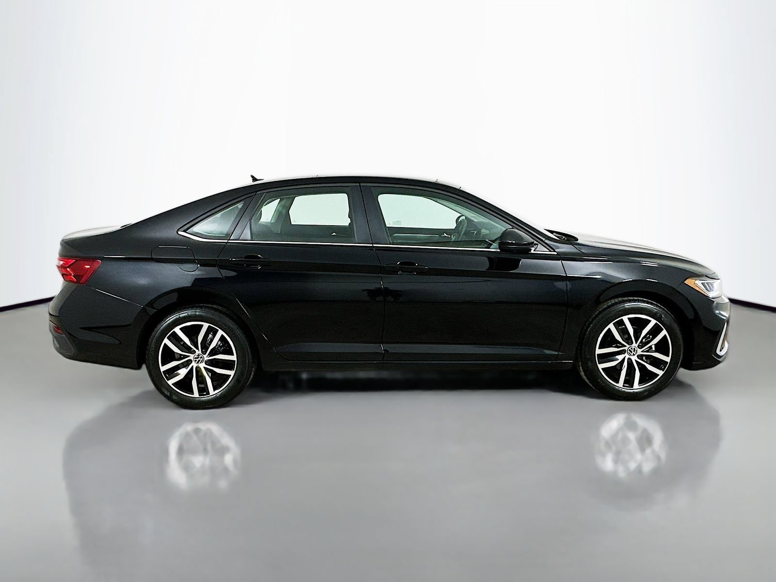 New 2026 Volkswagen Jetta SE FWD image 4