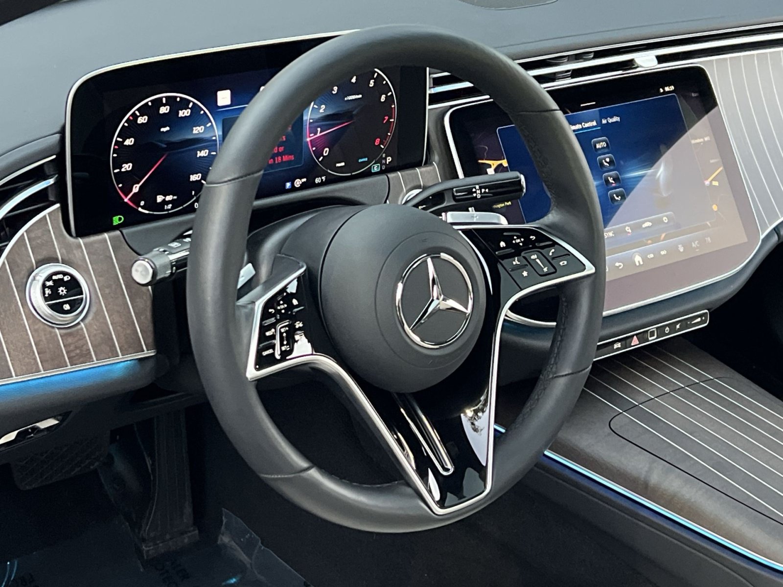 Certified 2025 Mercedes-Benz E 350 4MATIC Sedan w/ Driver Assistance Package image 21