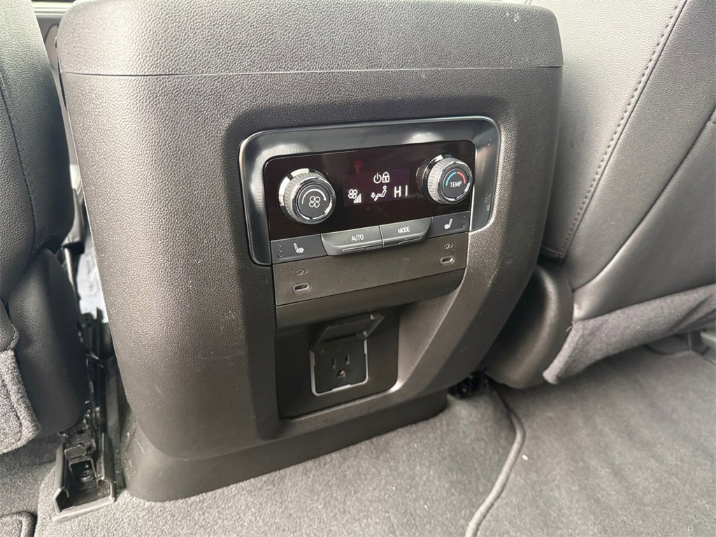 Certified 2025 Chevrolet Suburban High Country image 28
