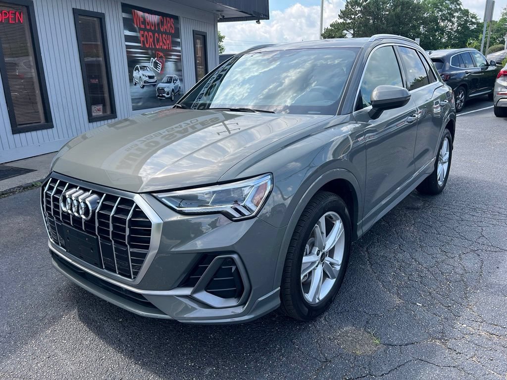 Used 2023 Audi Q3 2.0T Premium Plus w/ Premium Plus Package AWD/4WD image 2