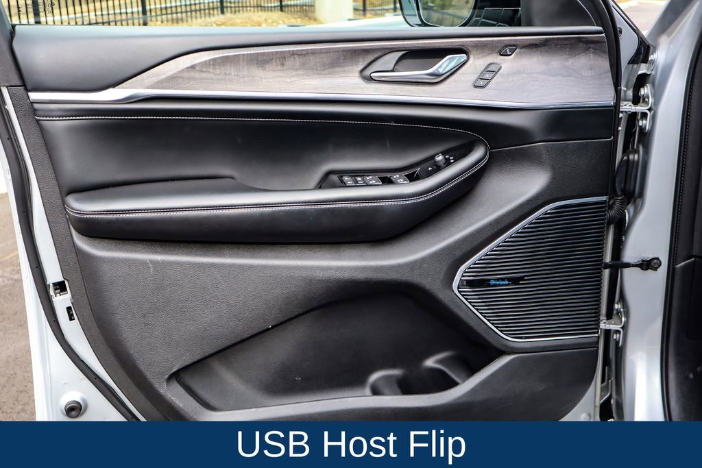 Used 2022 Jeep Grand Cherokee L Overland w/ Advanced Protech Group III image 37