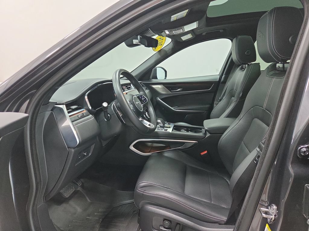 Used 2025 Jaguar F-PACE R-Dynamic S AWD/4WD image 2