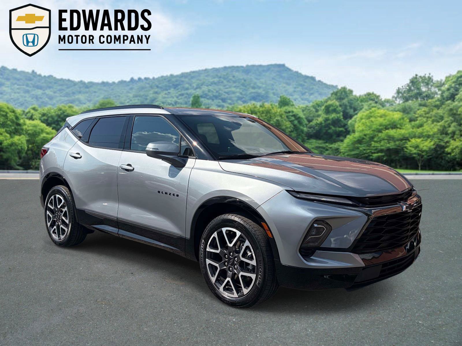 Used 2025 Chevrolet Blazer RS FWD image 1