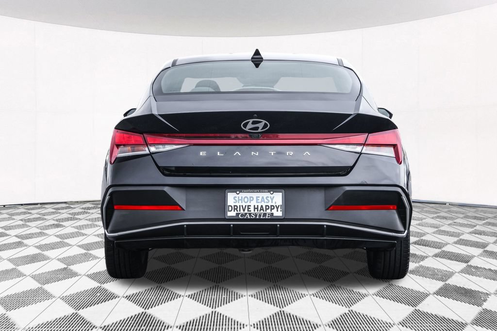 Used 2024 Hyundai Elantra SEL FWD image 13