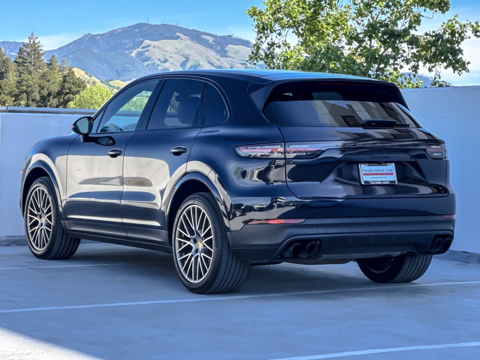 Certified 2023 Porsche Cayenne Platinum Edition image 3