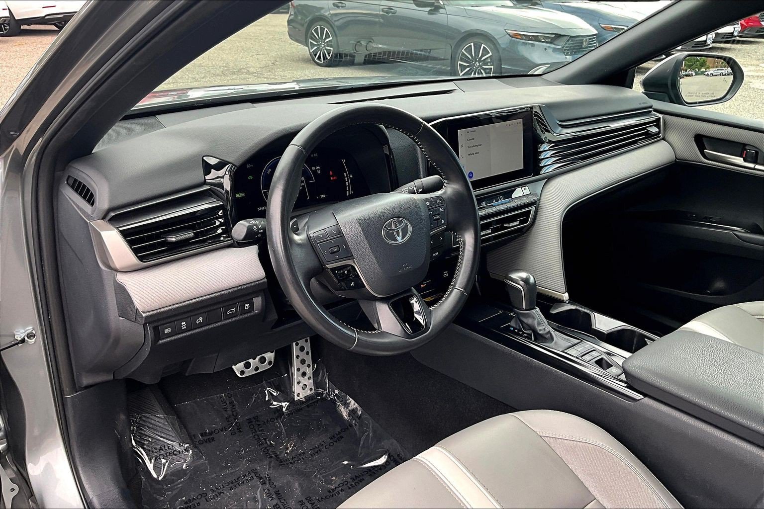 Used 2025 Toyota Camry SE FWD image 12