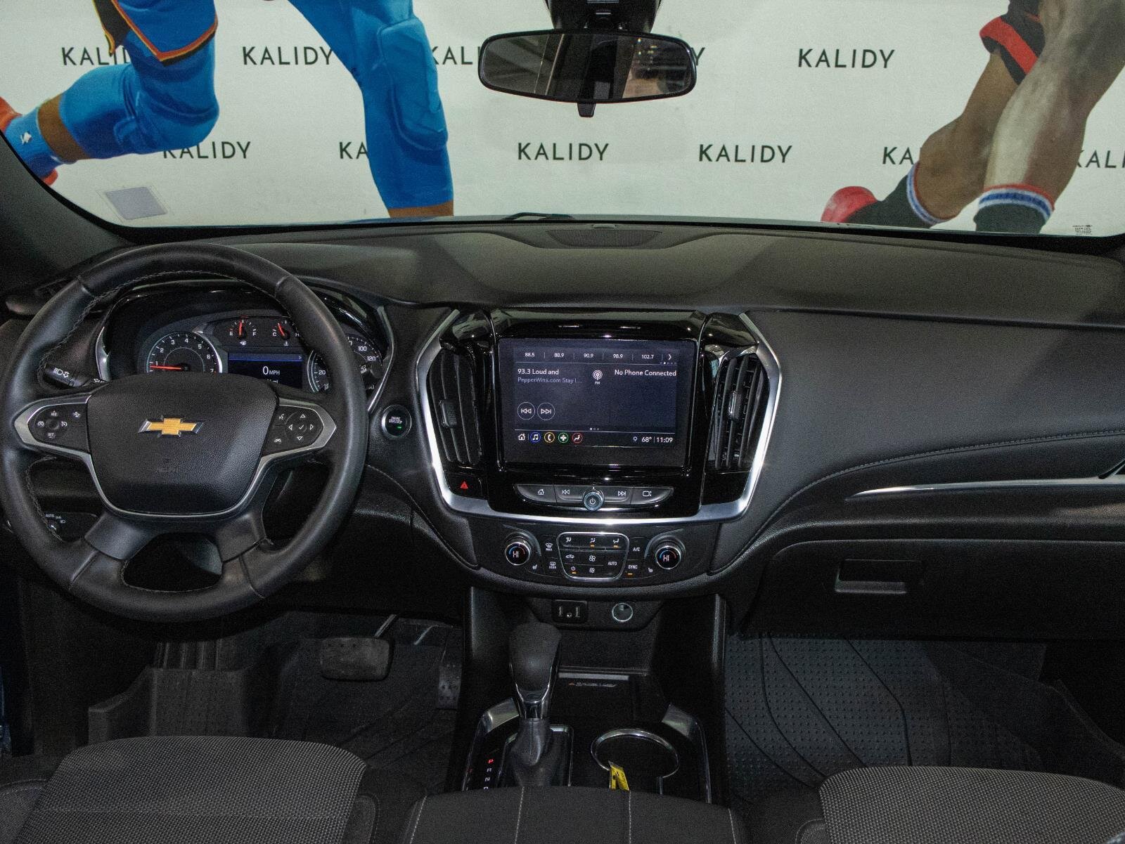 Used 2023 Chevrolet Traverse LT image 3