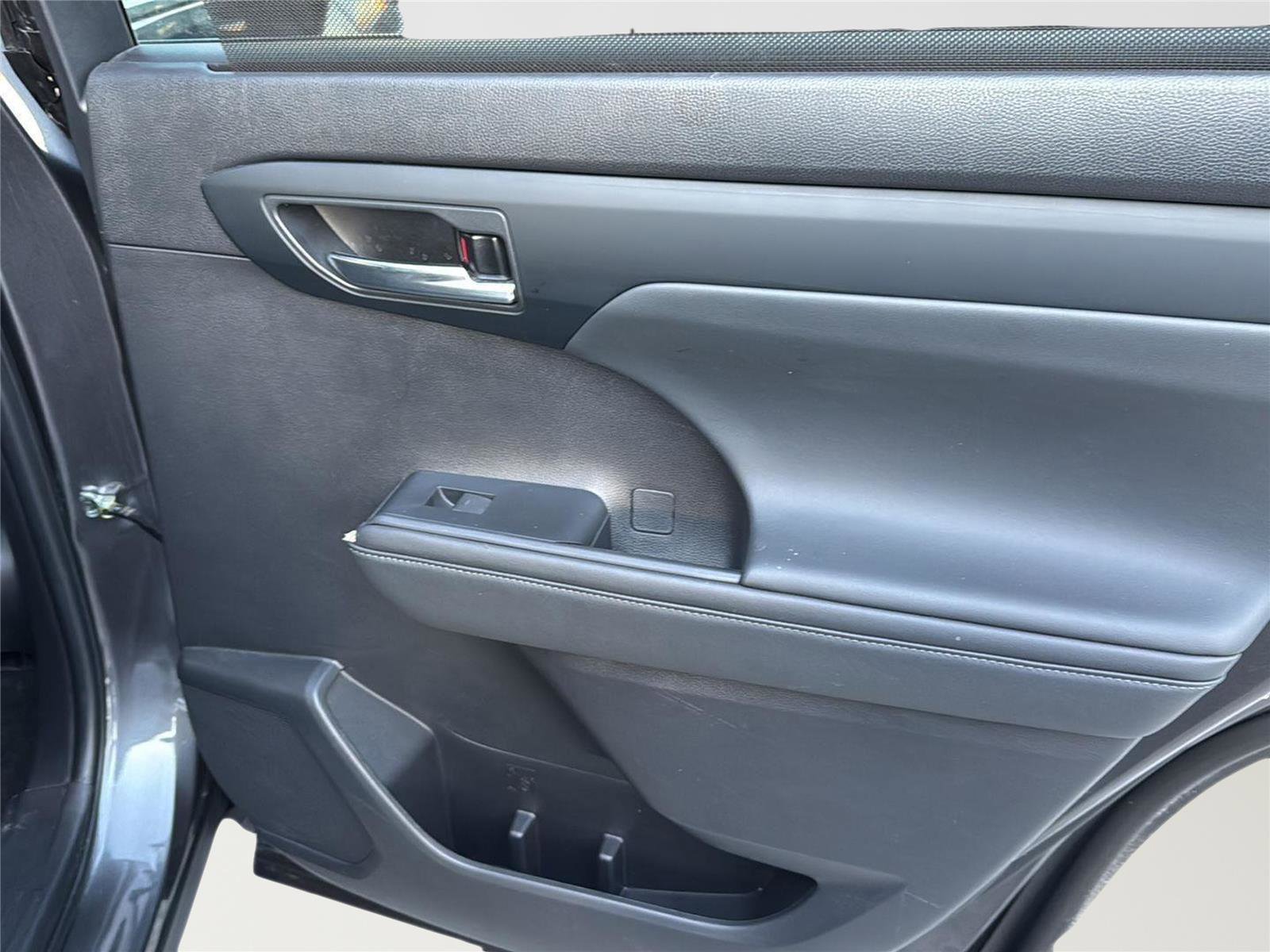 Used 2023 Toyota Highlander XLE image 33