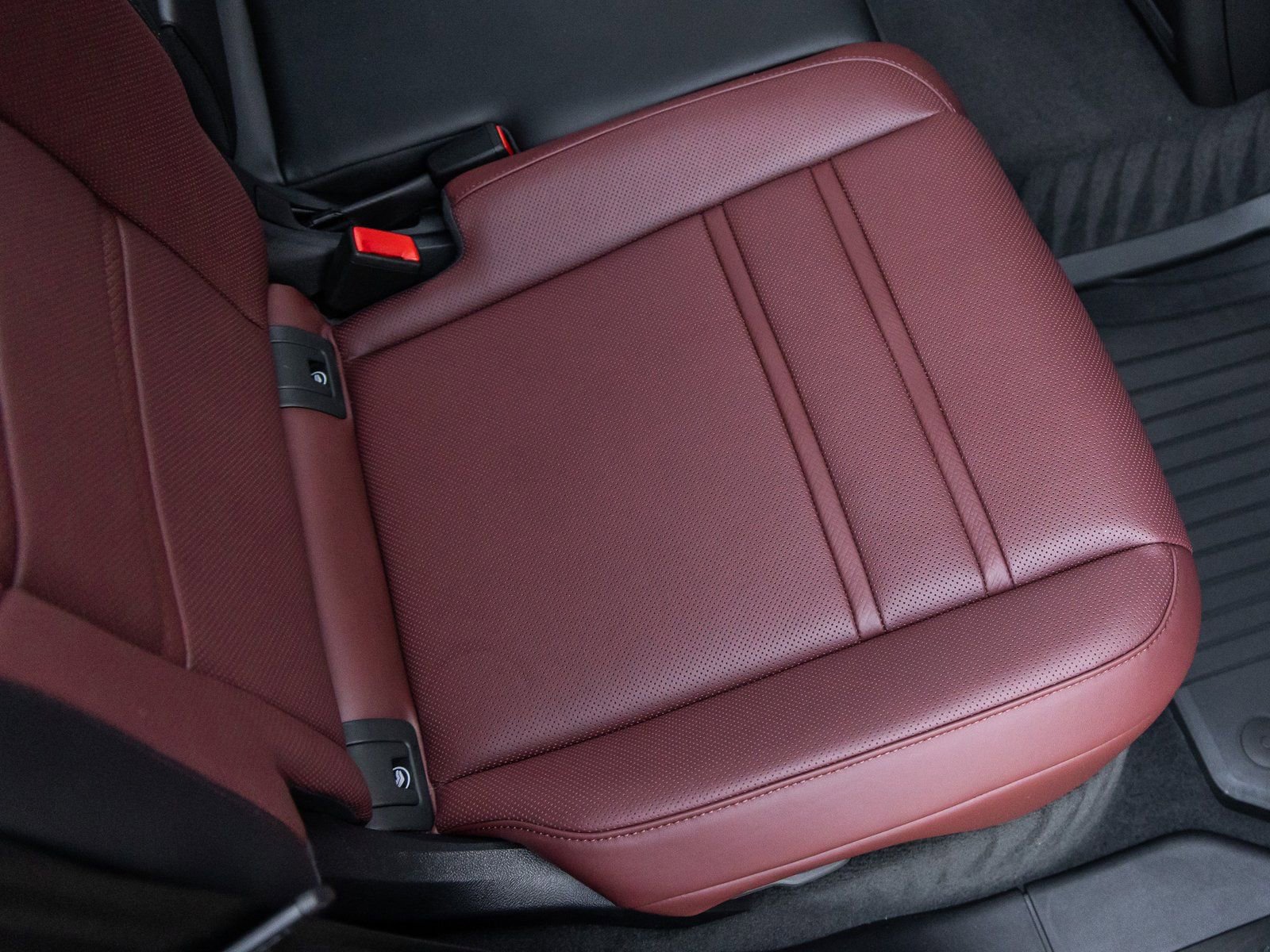 New 2026 Porsche Cayenne GTS image 40