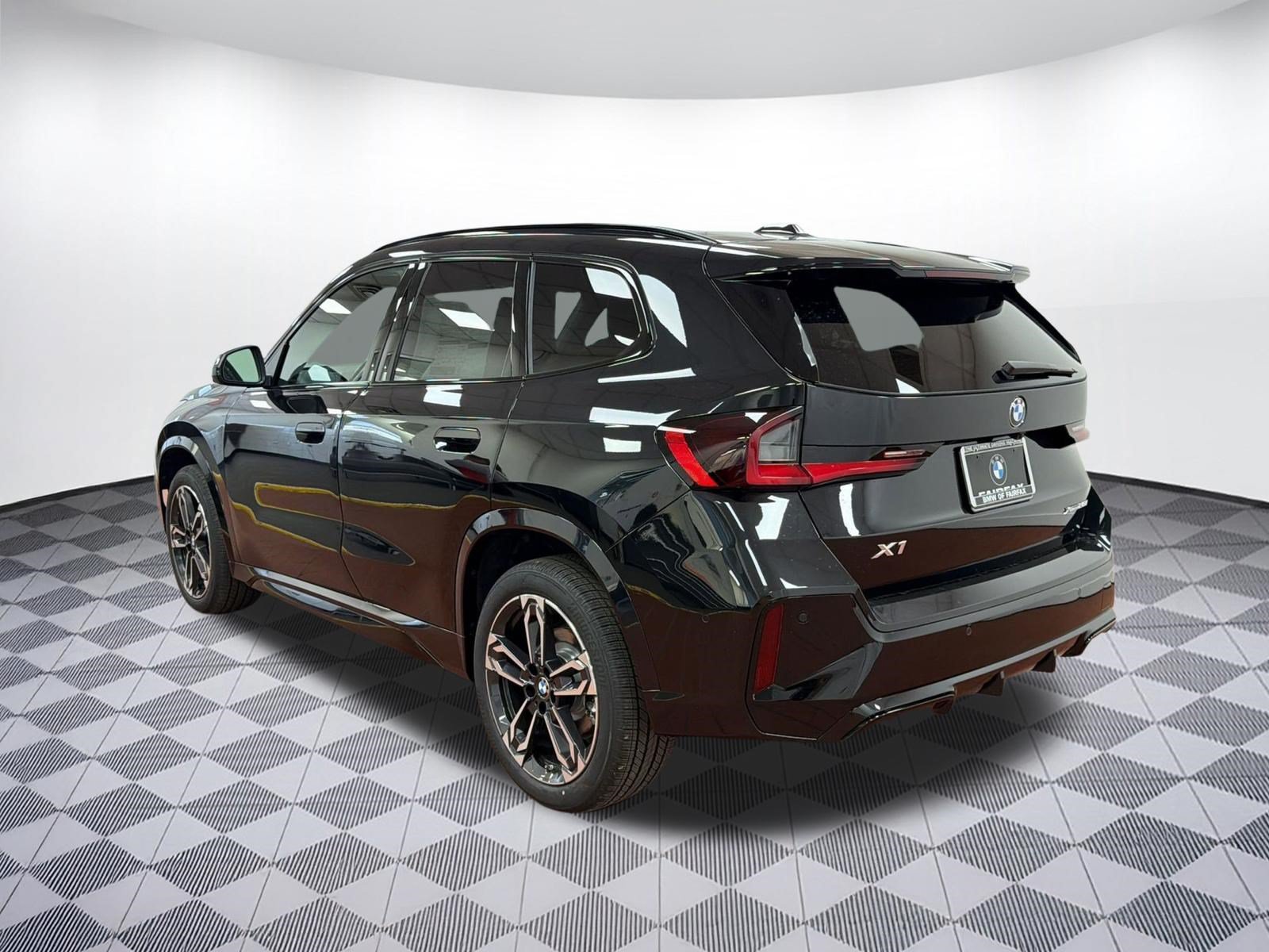 New 2026 BMW X1 xDrive28i w/ Technology Package AWD/4WD image 3