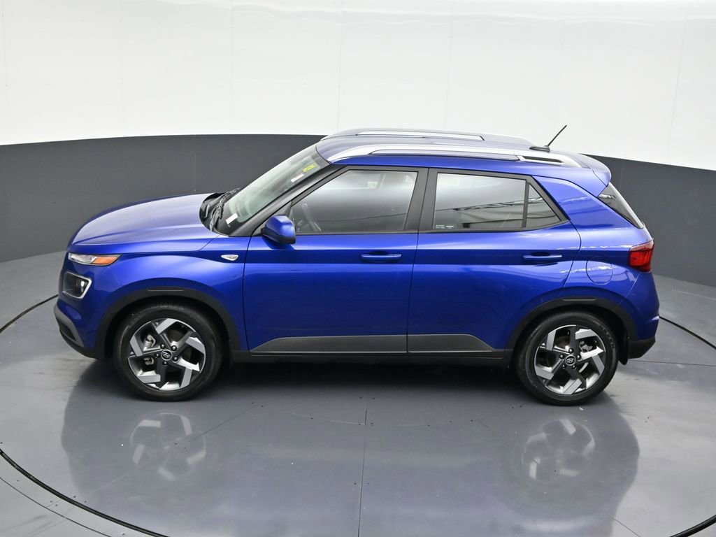 Used 2023 Hyundai Venue Limited image 22