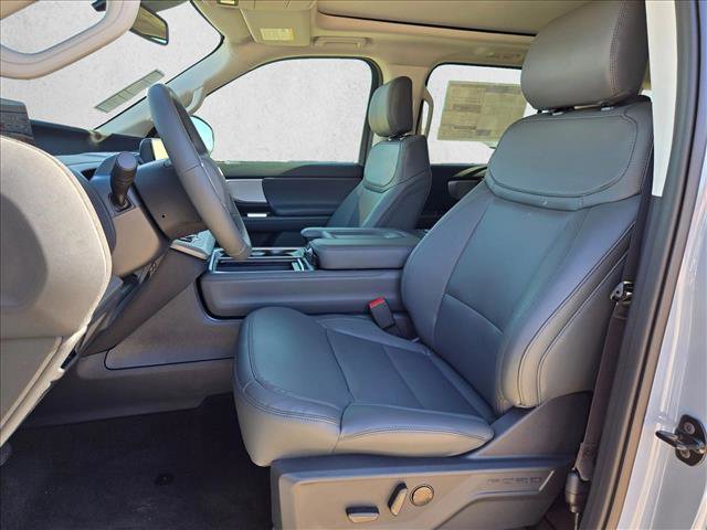 New 2026 Ford Expedition Active image 4