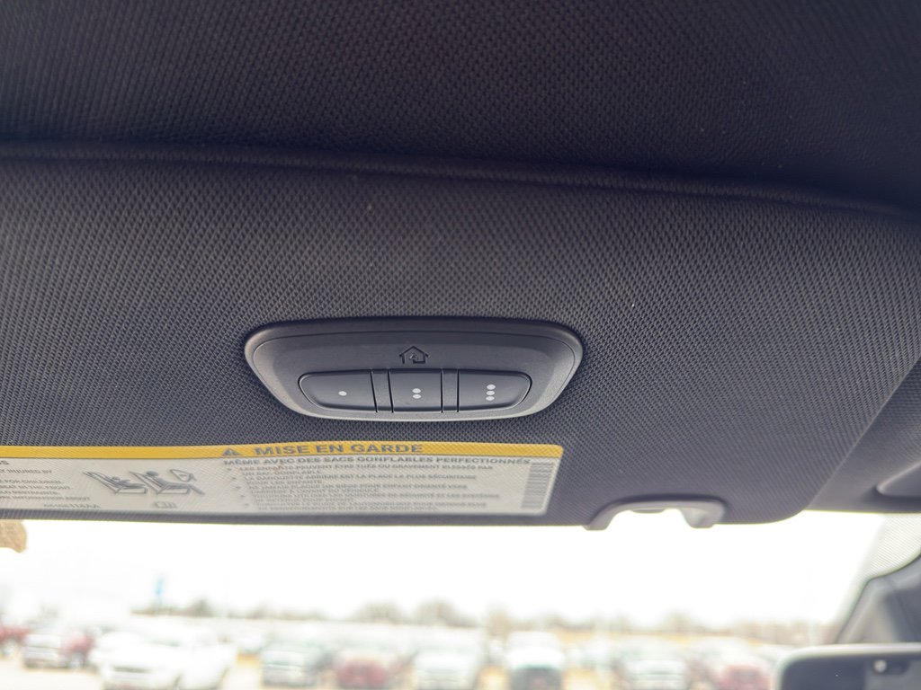 Used 2025 Chrysler Pacifica Select image 23