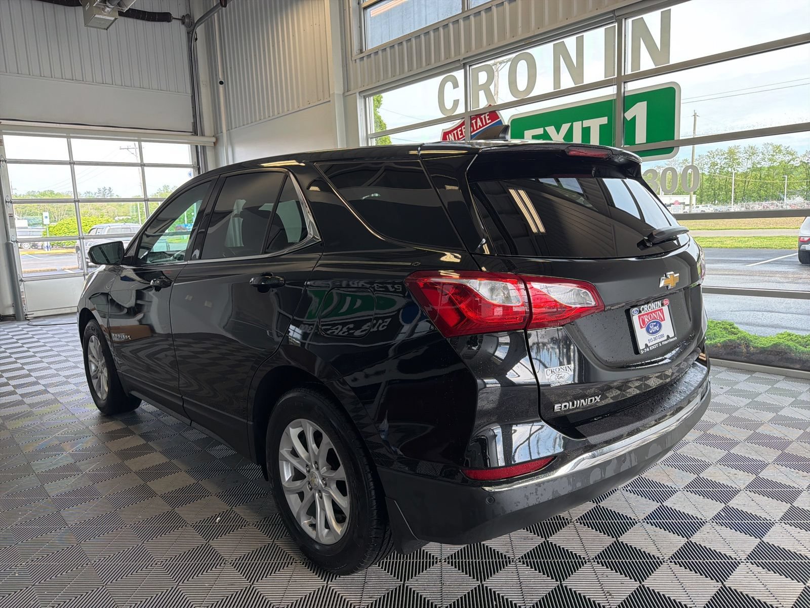 Used 2020 Chevrolet Equinox LT w/ Driver Convenience Package FWD image 4