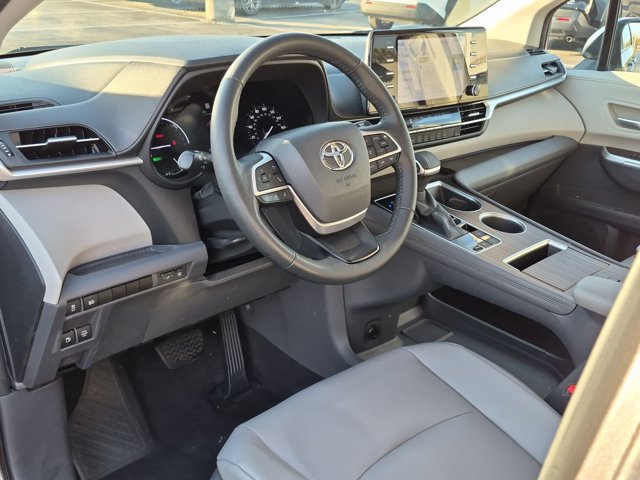 Certified 2021 Toyota Sienna XLE AWD/4WD image 4