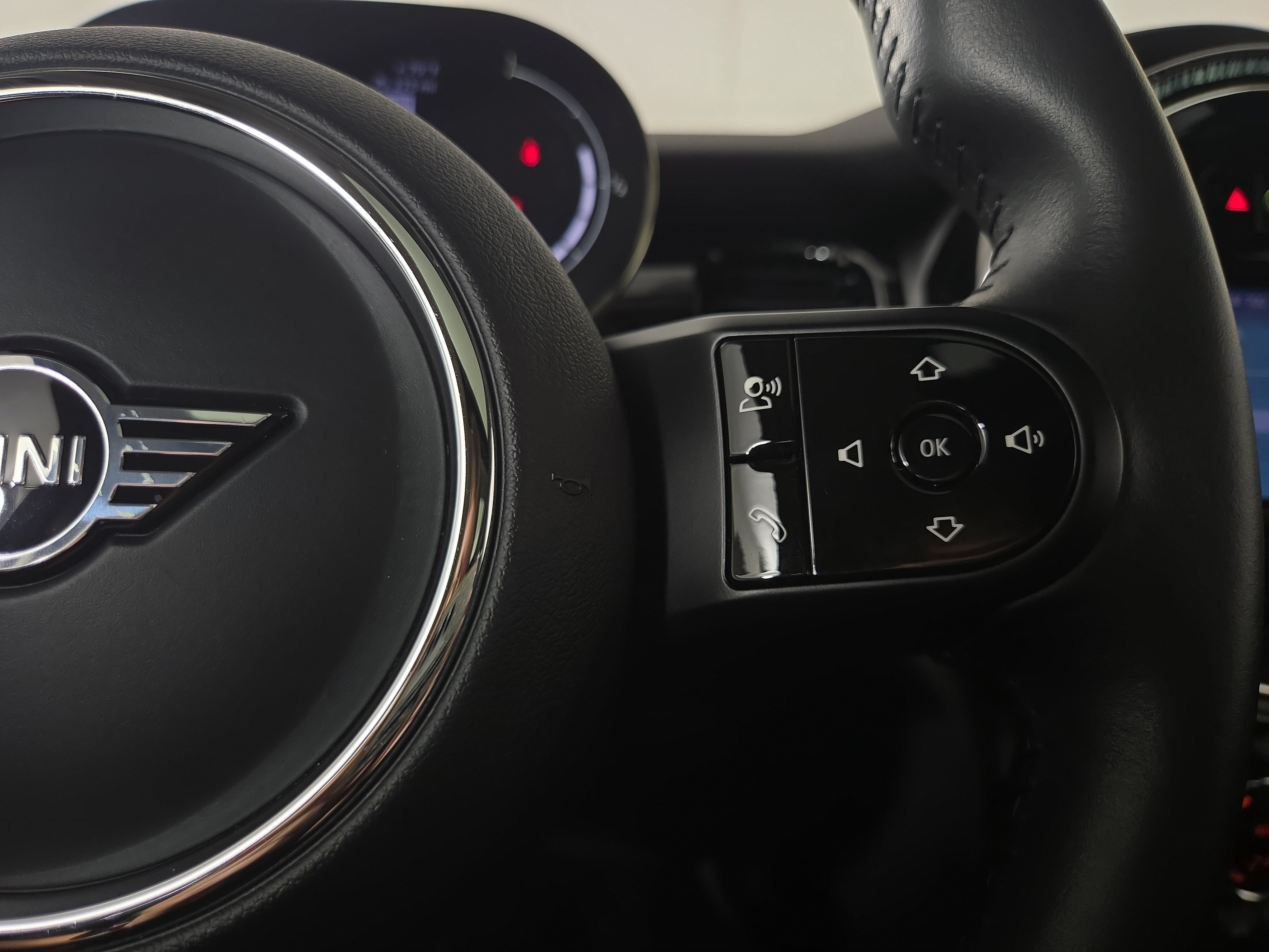 Used 2023 MINI Cooper 4-Door Hardtop FWD image 16