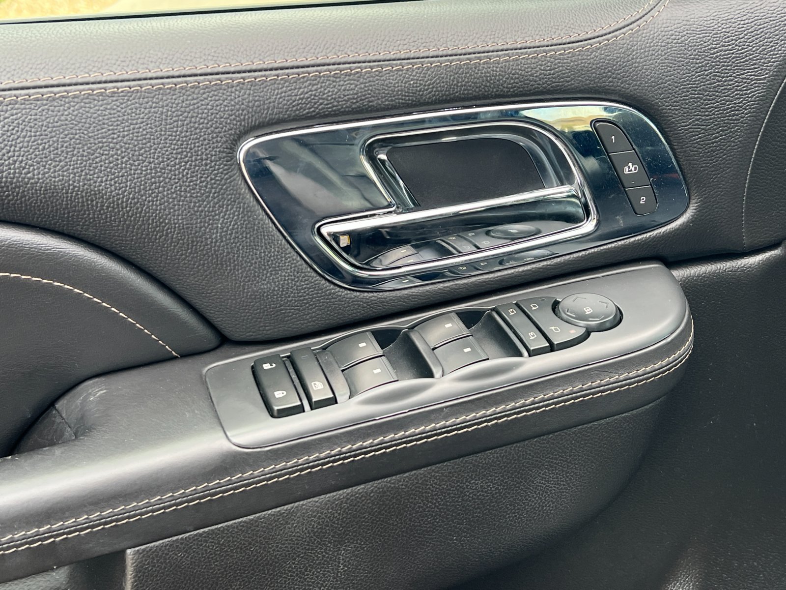 Used 2014 Cadillac Escalade Platinum AWD/4WD image 11