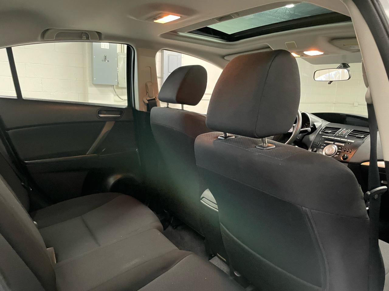 Used 2011 MAZDA MAZDA3 i Touring FWD image 19