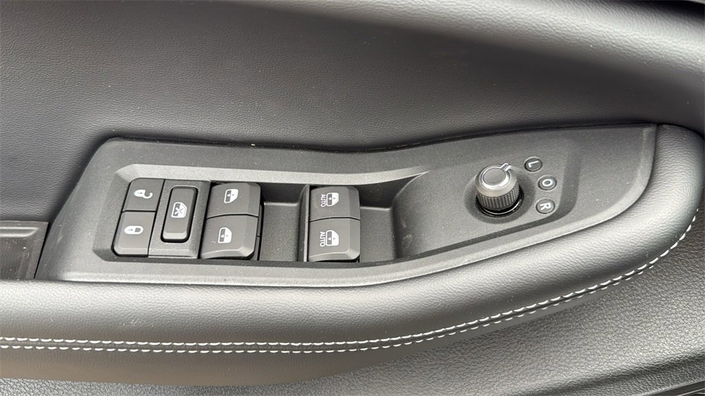 New 2025 Jeep Grand Cherokee L Laredo image 18