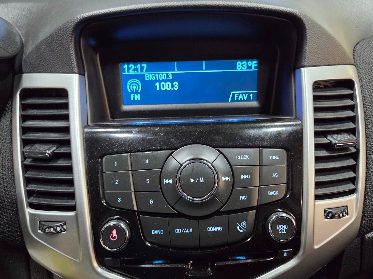 Used 2015 Chevrolet Cruze LT FWD image 21