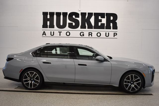 New 2026 BMW i7 xDrive60 w/ Premium Package AWD/4WD image 2