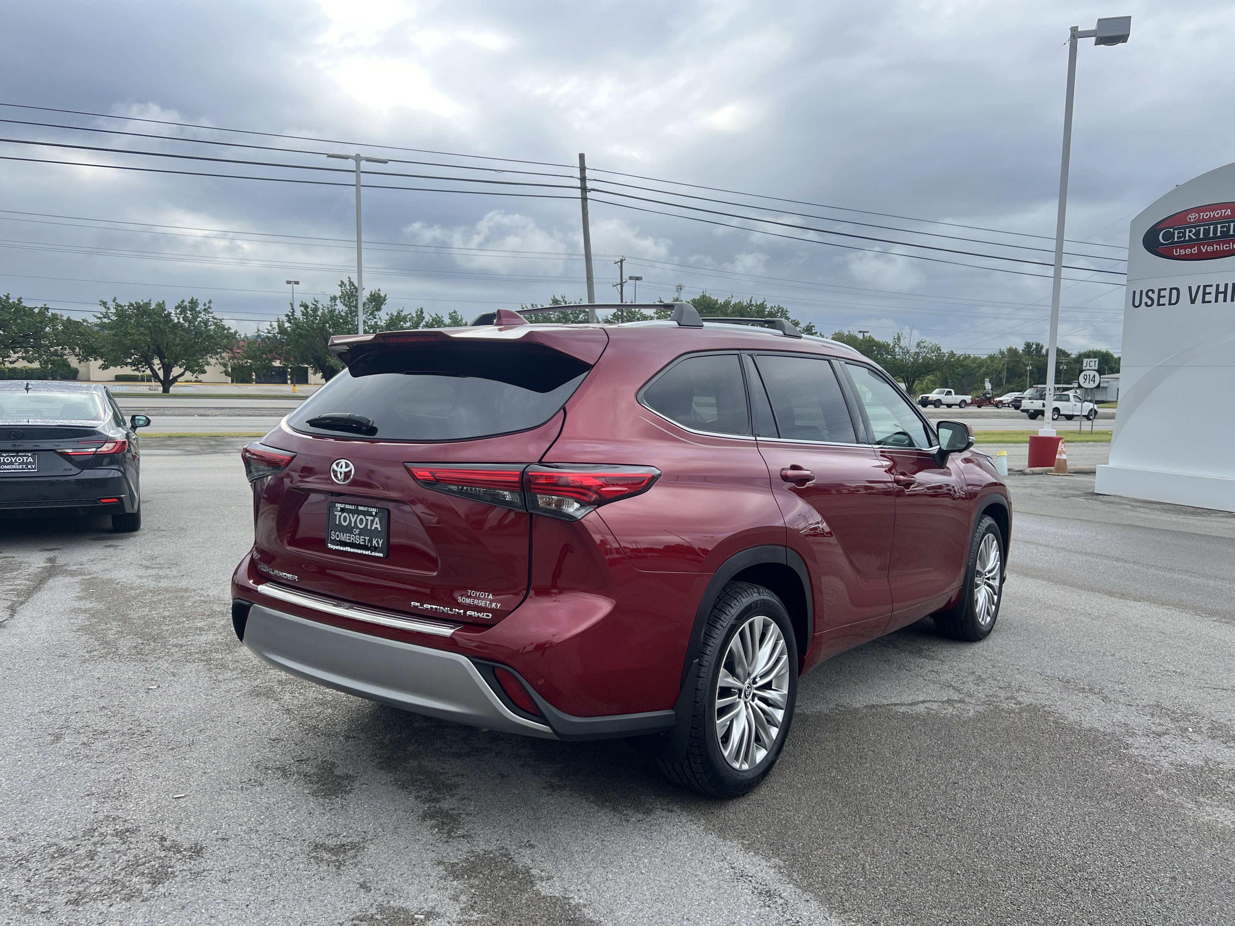 Used 2023 Toyota Highlander Platinum image 5