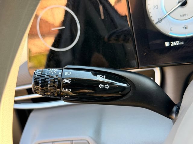 Used 2024 Hyundai Elantra SEL FWD image 15