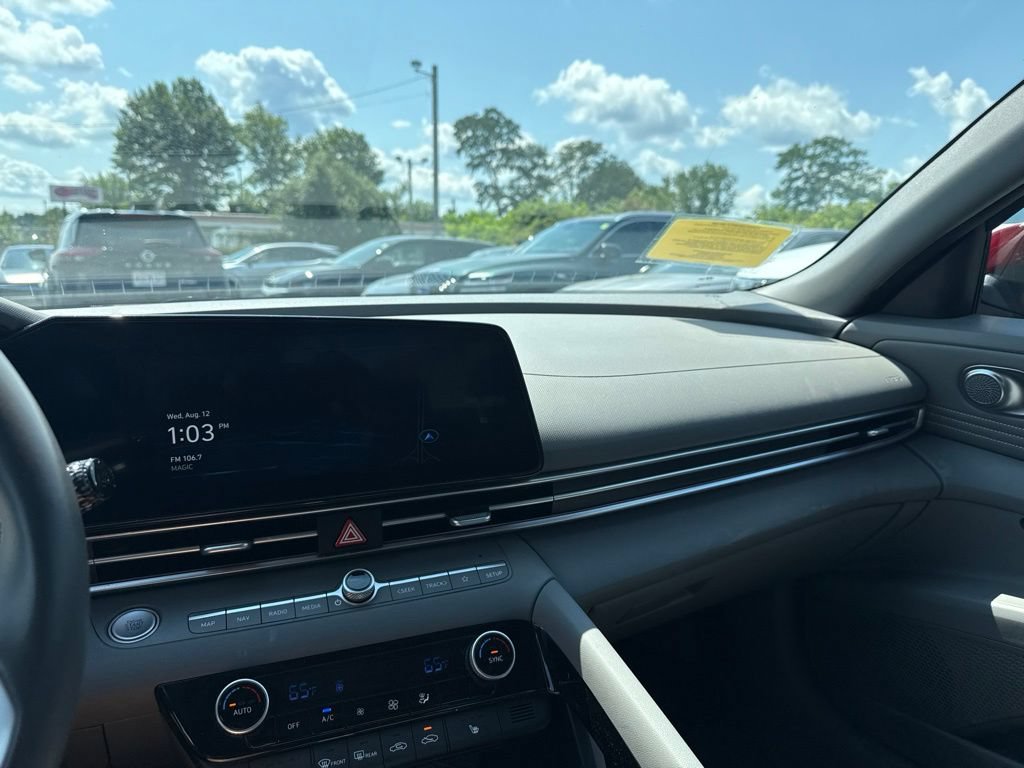Used 2025 Hyundai Elantra SEL FWD image 9