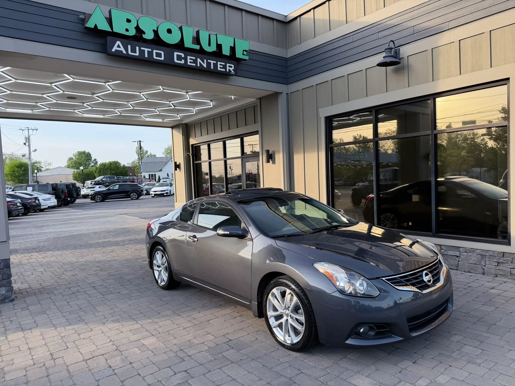 Used 2011 Nissan Altima 3.5 SR FWD image 34
