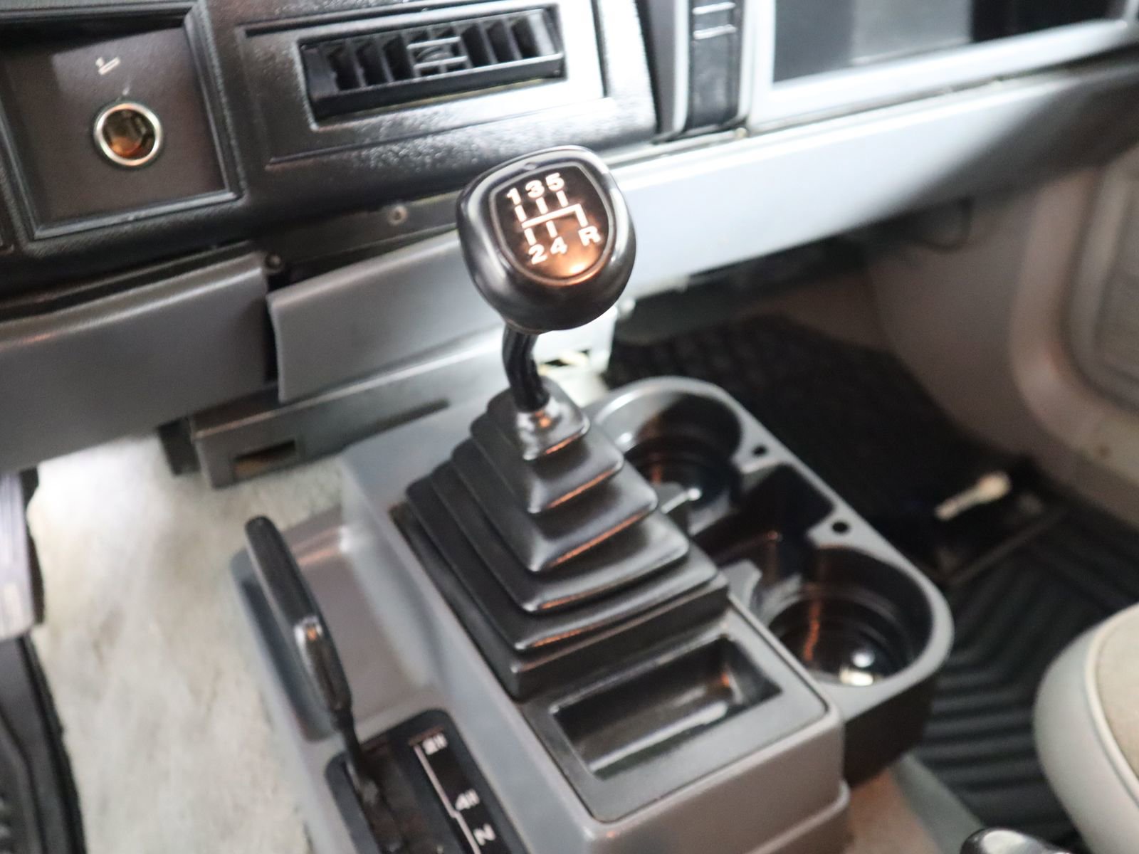 Used 1993 Jeep Cherokee 4WD 2-Door image 4