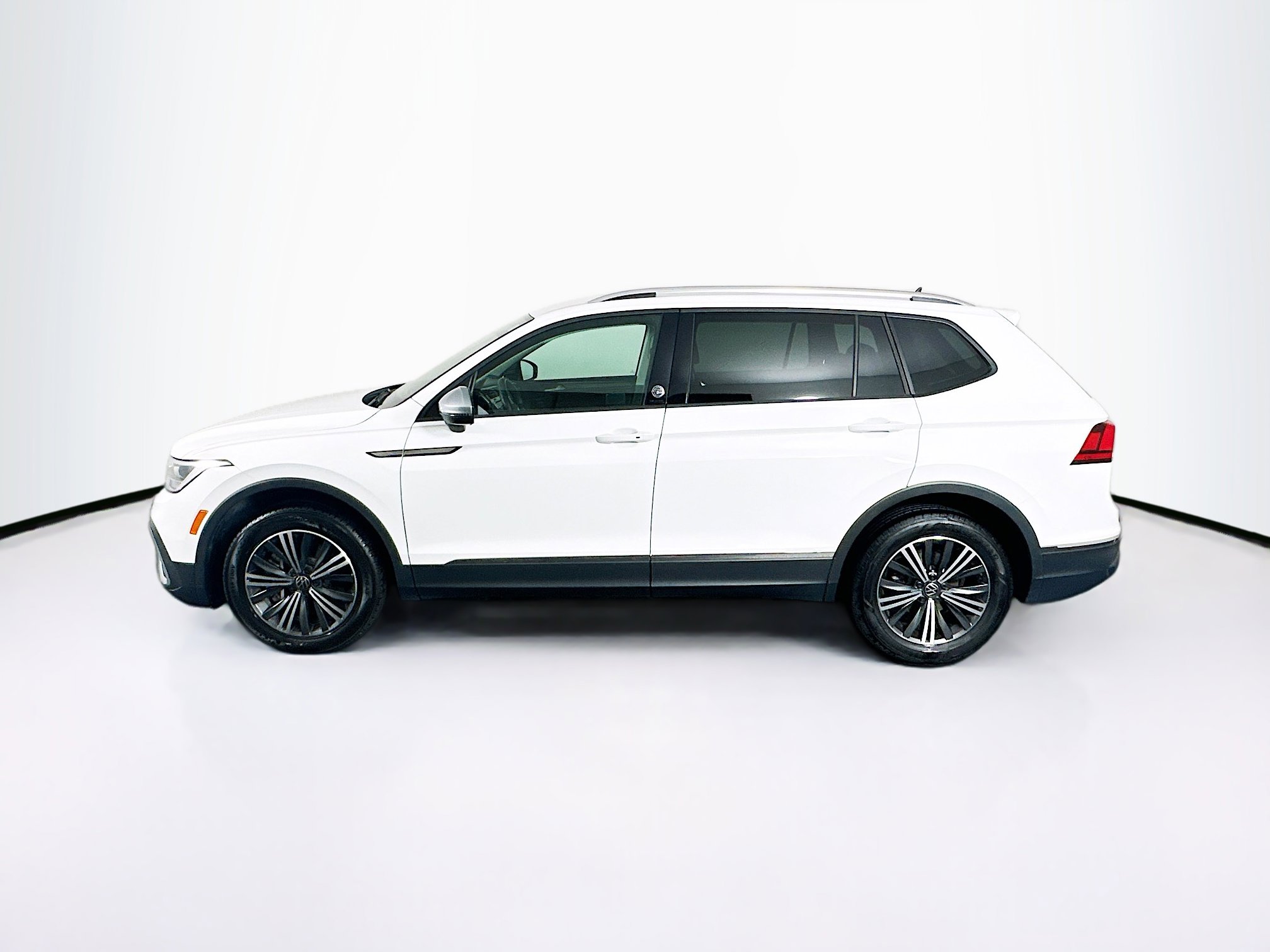 Used 2024 Volkswagen Tiguan Wolfsburg Edition image 4