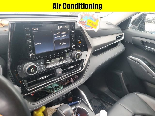 Used 2021 Toyota Highlander XLE image 9