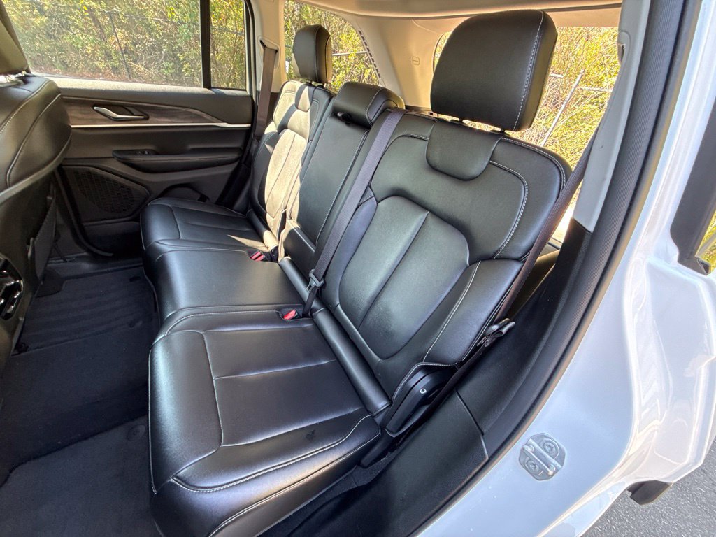 Used 2023 Jeep Grand Cherokee Limited AWD/4WD image 34
