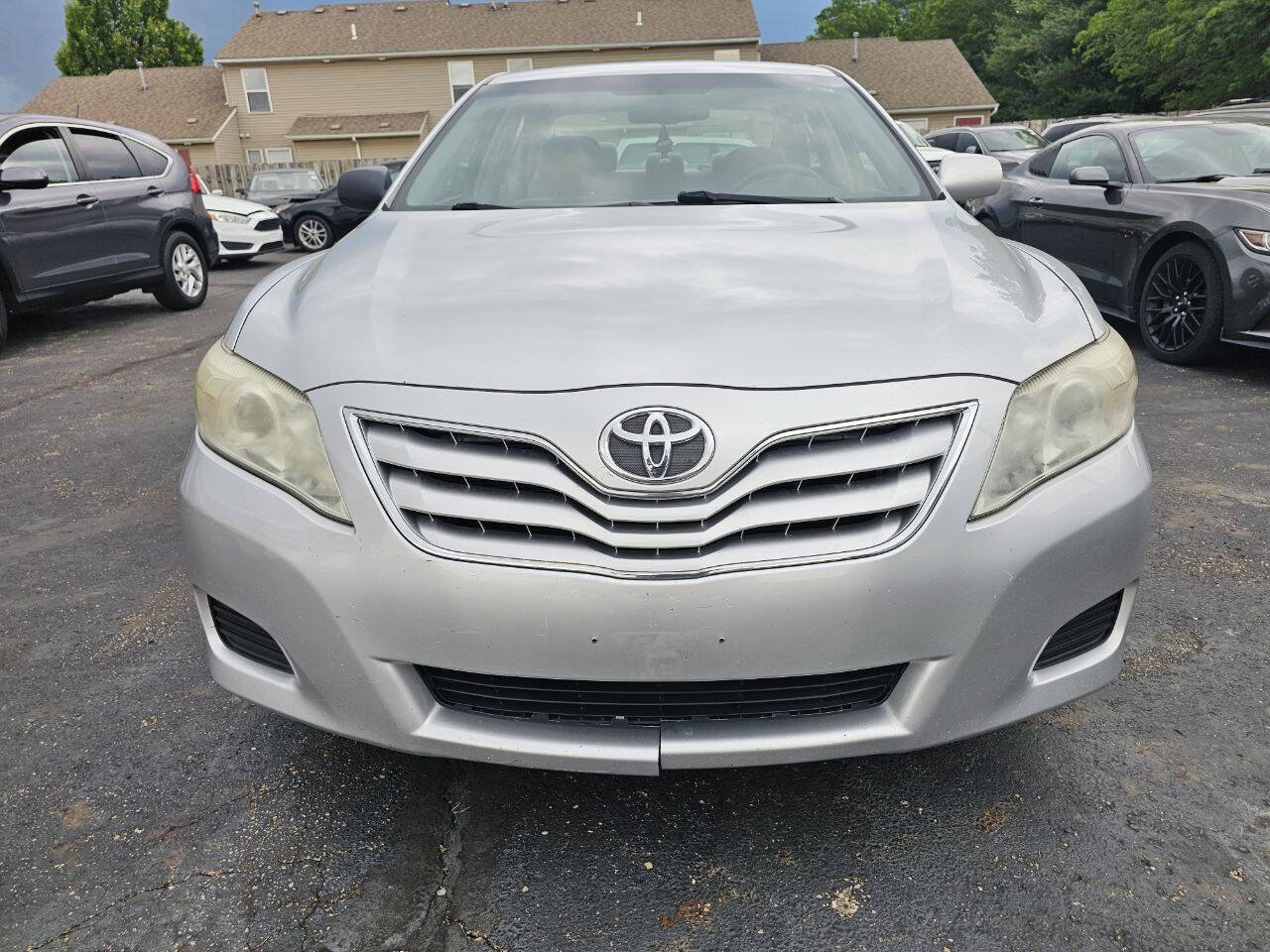 Used 2010 Toyota Camry LE FWD image 3