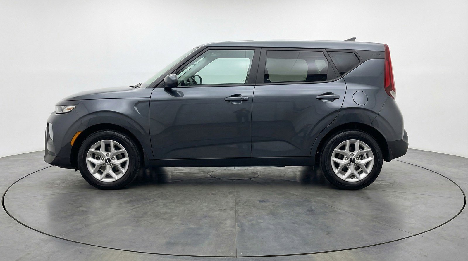 Used 2025 Kia Soul LX w/ LX Technology Package FWD image 5