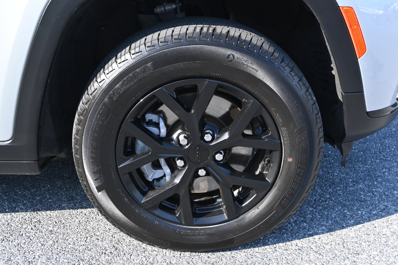 Used 2024 Jeep Grand Cherokee L Laredo image 40