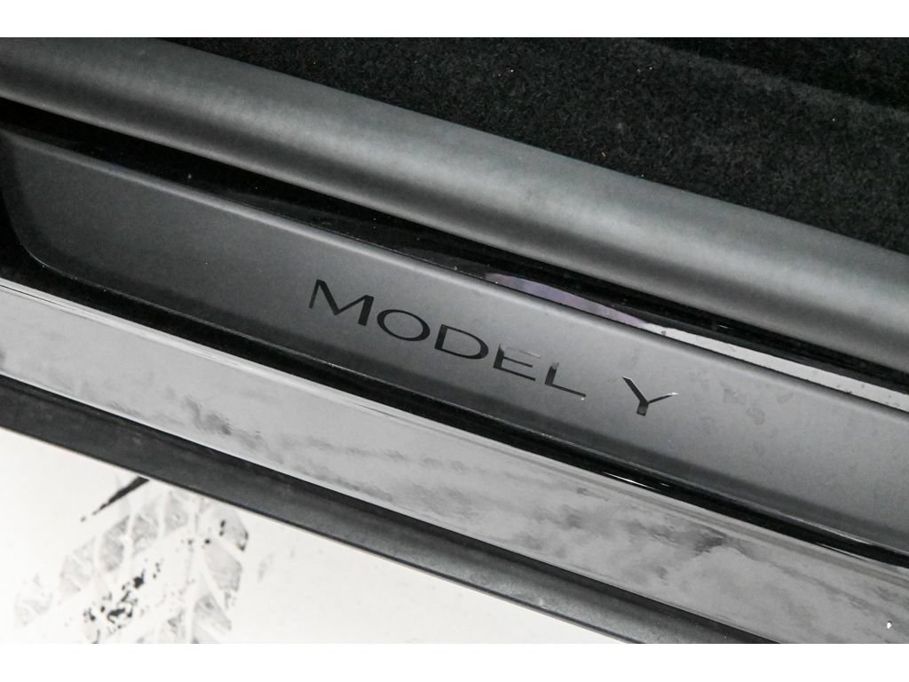 Used 2026 Tesla Model Y Long Range RWD image 53