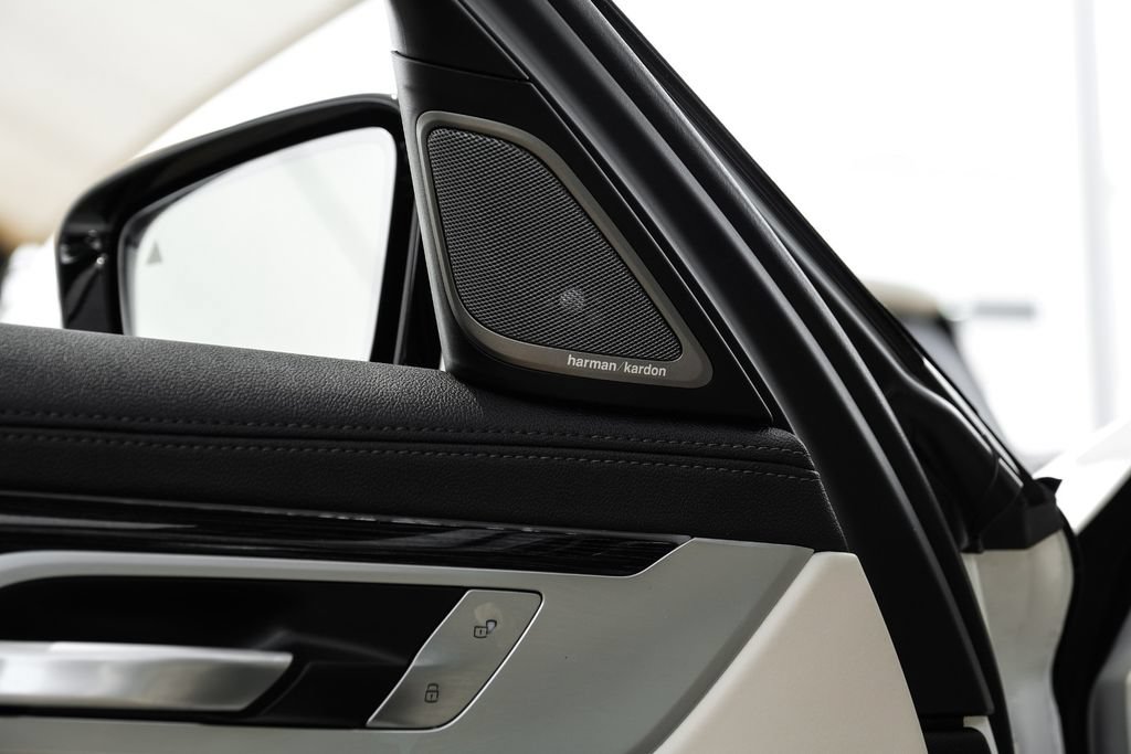 Used 2020 BMW 740i w/ Premium Package RWD image 58