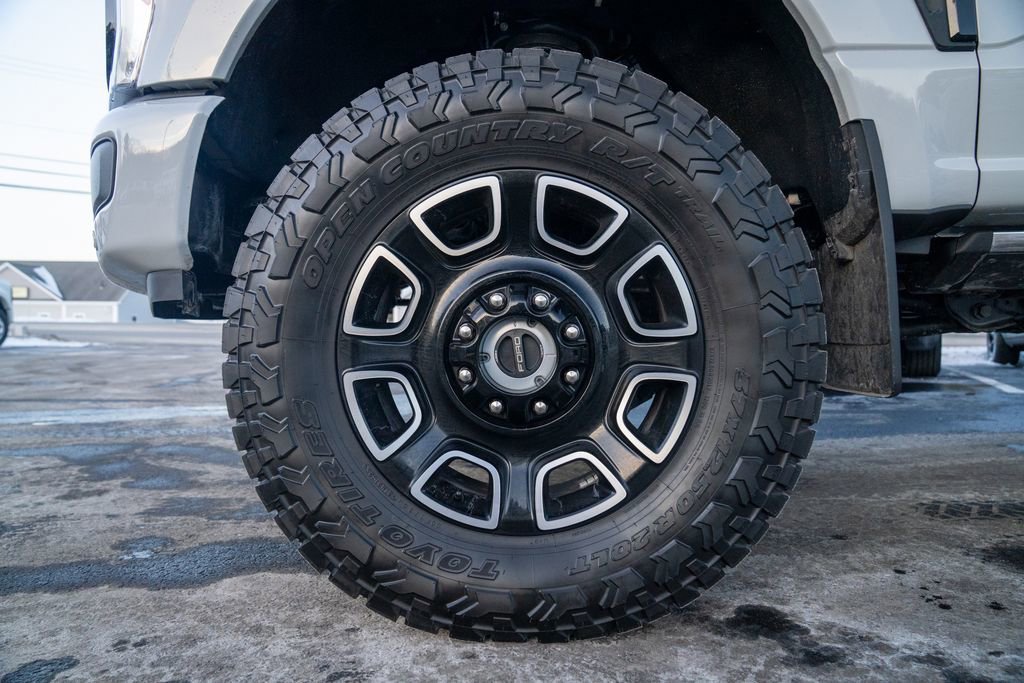 Used 2025 Ford F350 Platinum w/ FX4 Off-Road Package image 4