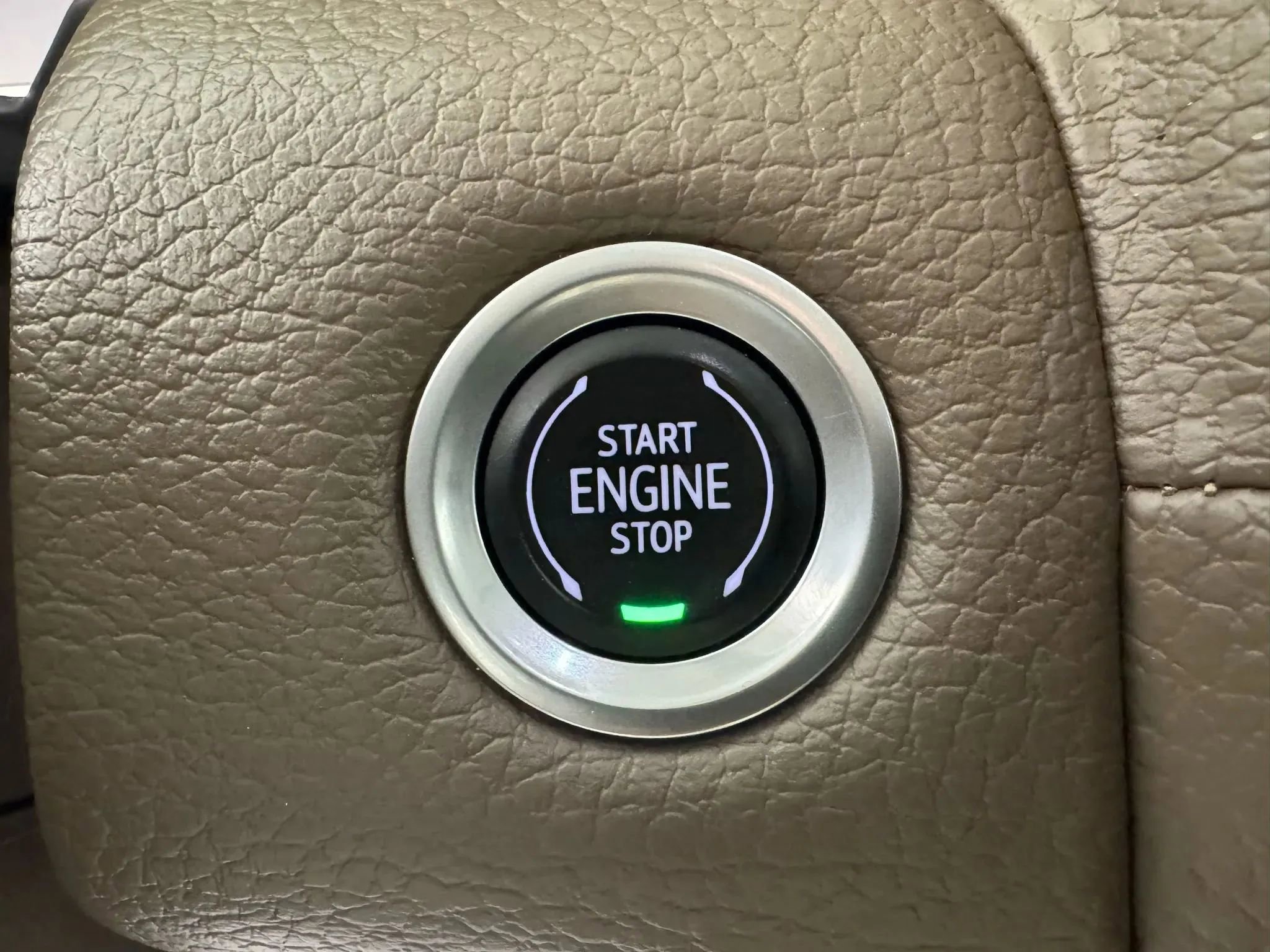 Used 2022 GMC Yukon XL Denali w/ Denali Premium Package image 19