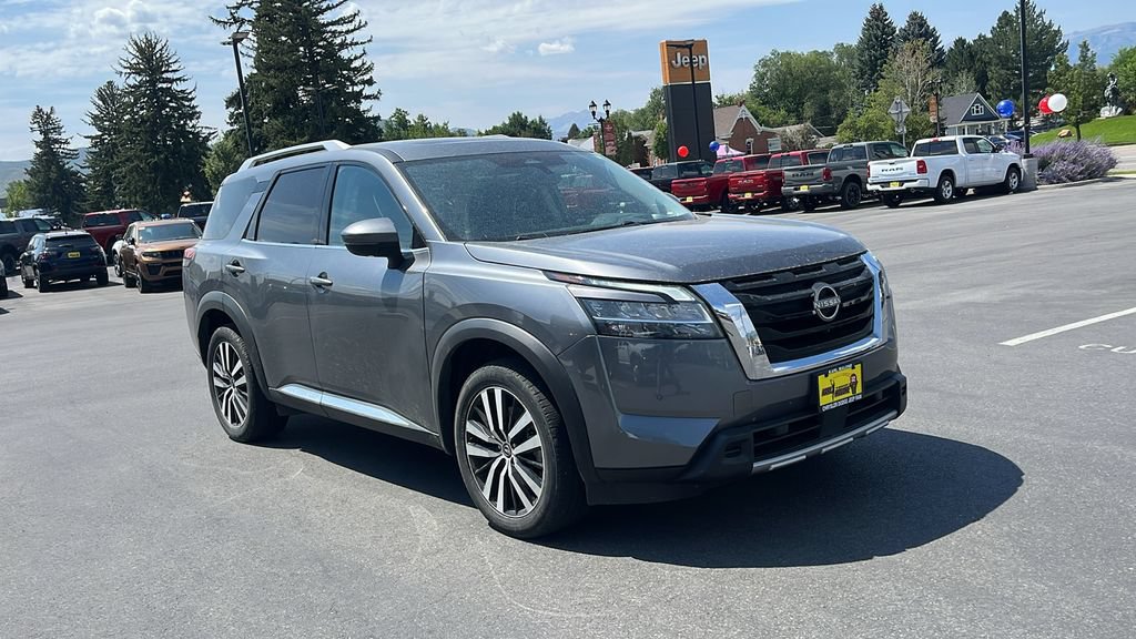 Used 2023 Nissan Pathfinder Platinum AWD/4WD image 3